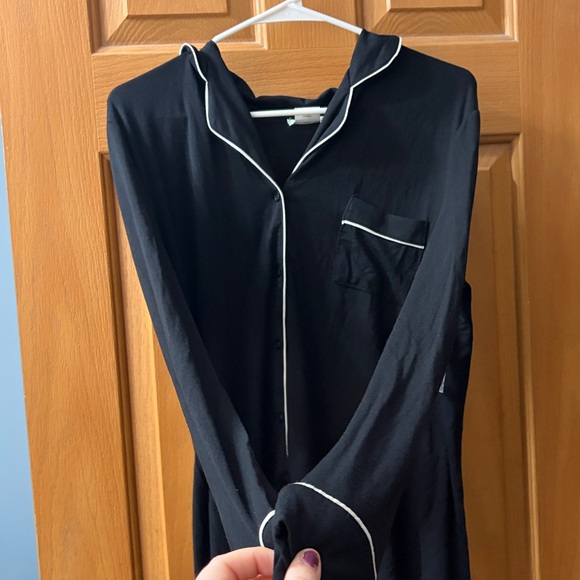 Trendy Brand New Shimera Black Pajama Top with White Piping🔥 - Picture 6 of 6